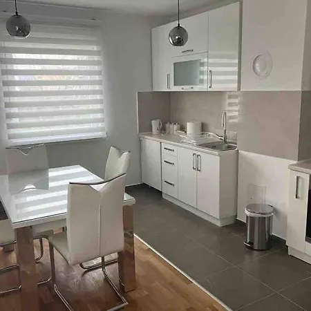 Vrbas 1 + Podzemna Garaza Apartment *